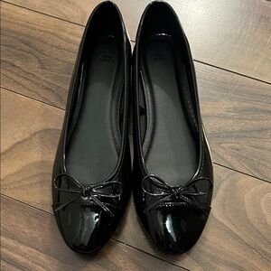 H&M Black Patent Ballet Flats with Decorative Bow Accents